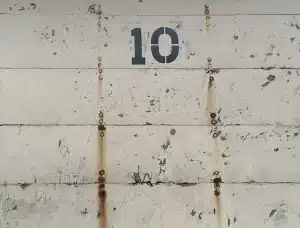wall with number 10 painted on