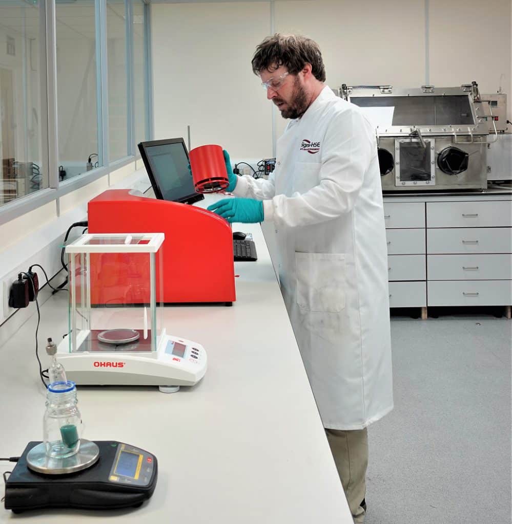 lab technician using dsc machine