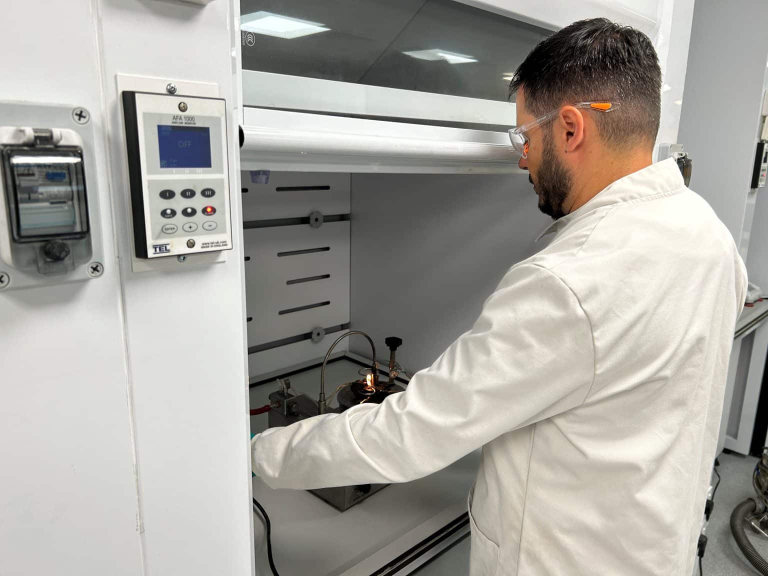 flashpoint testing in sigma-hse laboratory